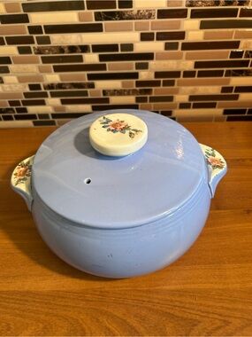 Hall’s Supervisor Rose Parade #1259 Covered Casserole Dish